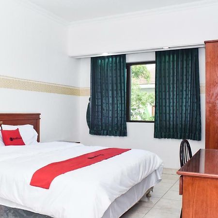 Reddoorz Near Lenmarc Mall Surabaya Pradahkalikendal Exterior photo