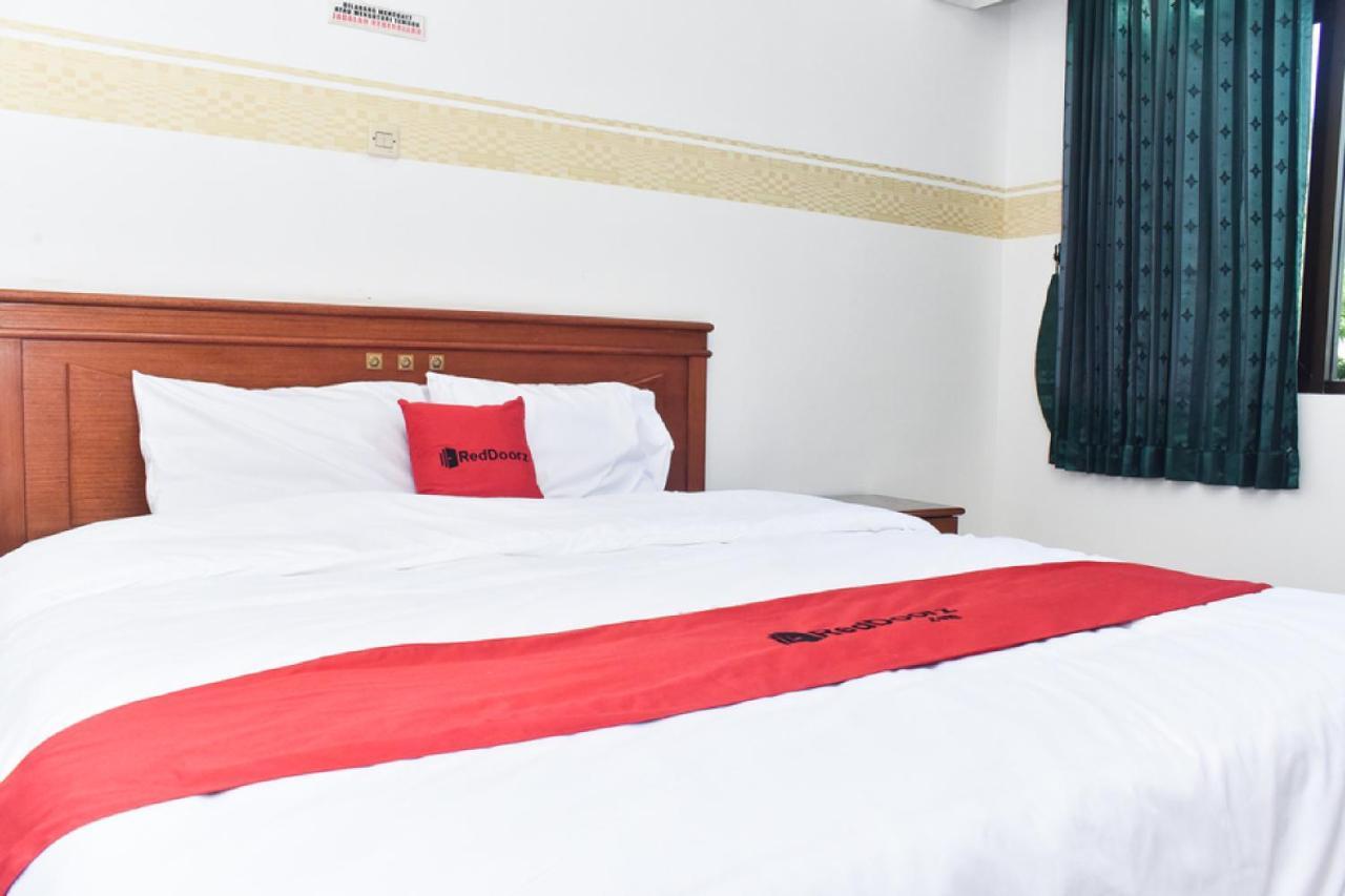 Reddoorz Near Lenmarc Mall Surabaya Pradahkalikendal Exterior photo